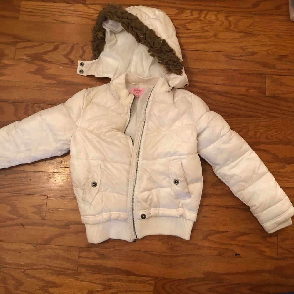 White bubble coat with fur hoodie